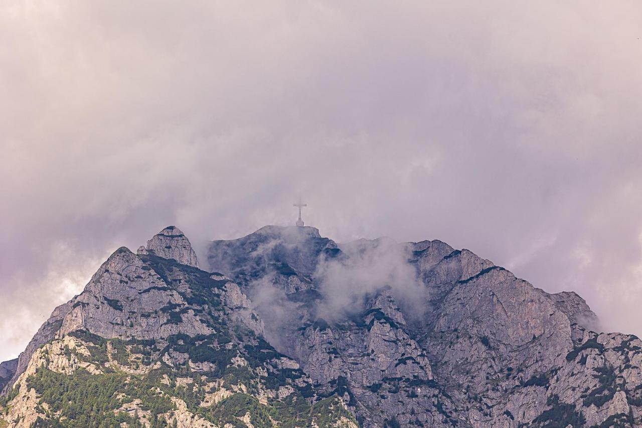 Pensiunea Montan Buşteni Esterno foto
