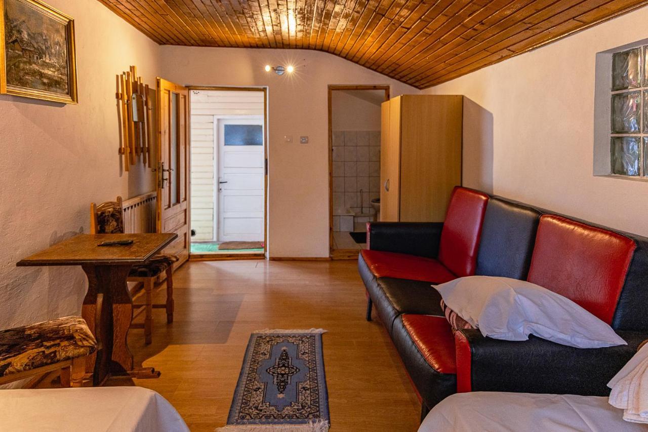 Pensiunea Montan Buşteni Esterno foto