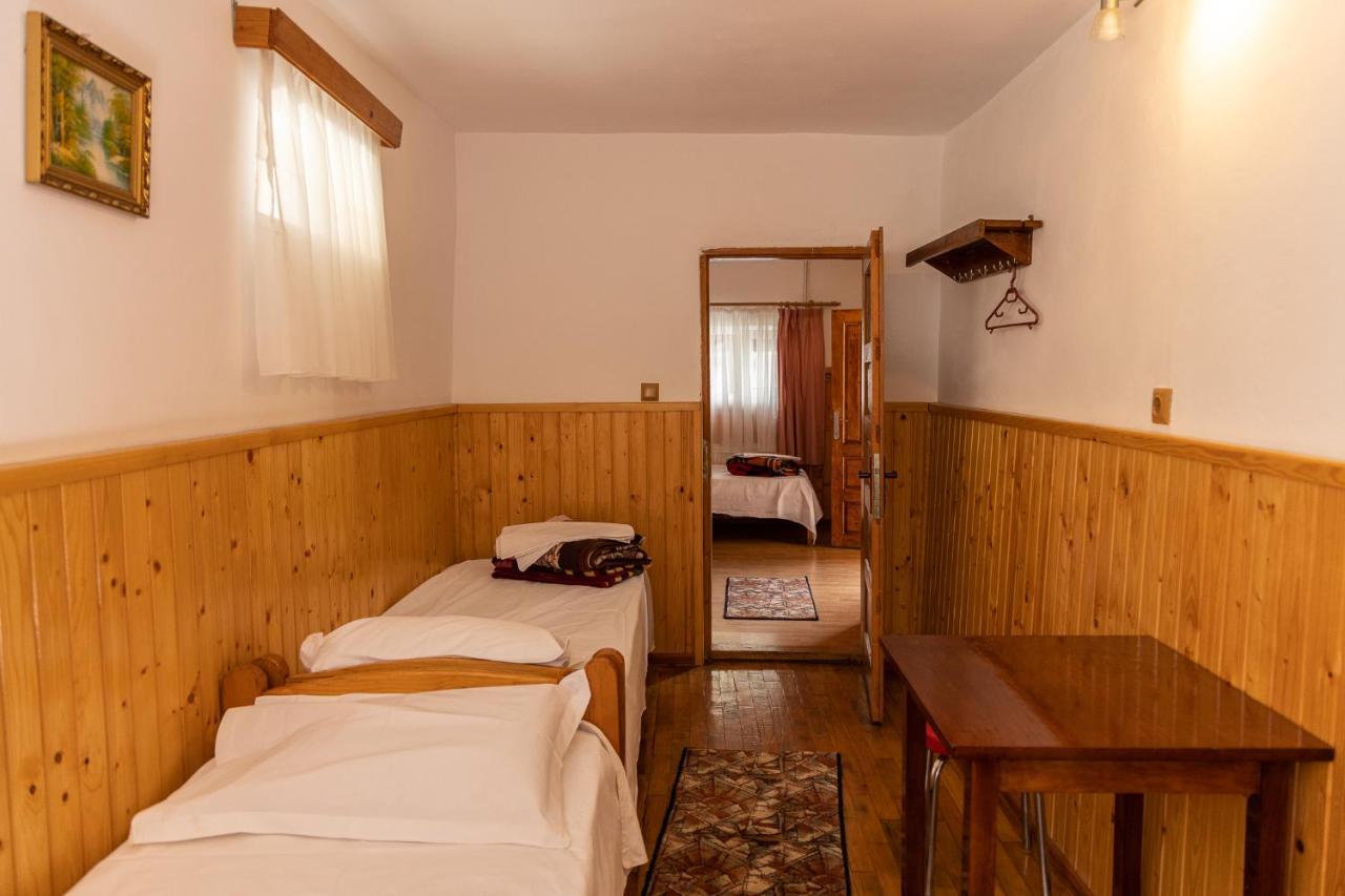 Pensiunea Montan Buşteni Esterno foto