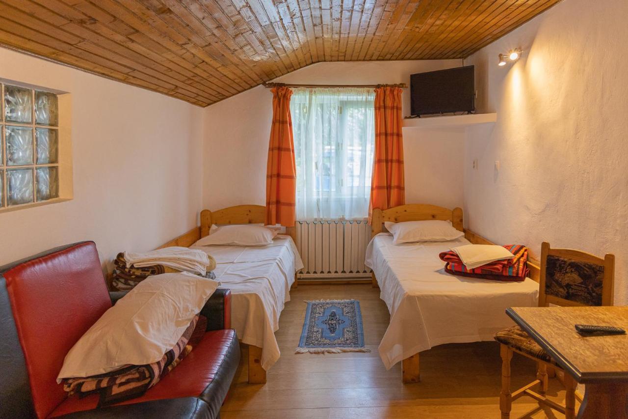 Pensiunea Montan Buşteni Esterno foto