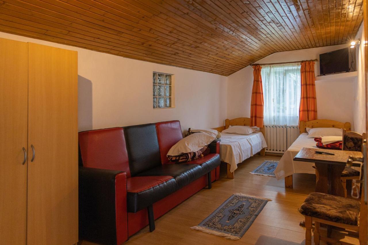 Pensiunea Montan Buşteni Esterno foto