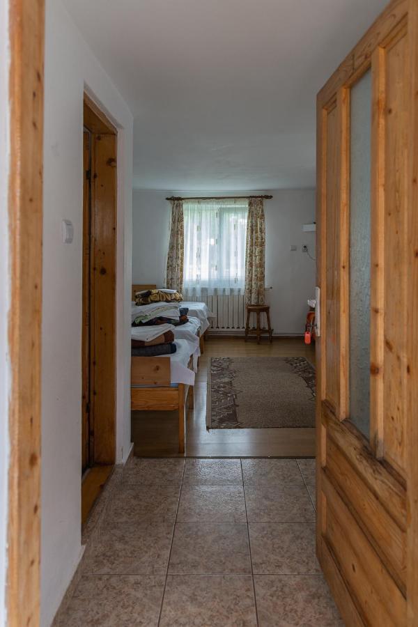 Pensiunea Montan Buşteni Esterno foto