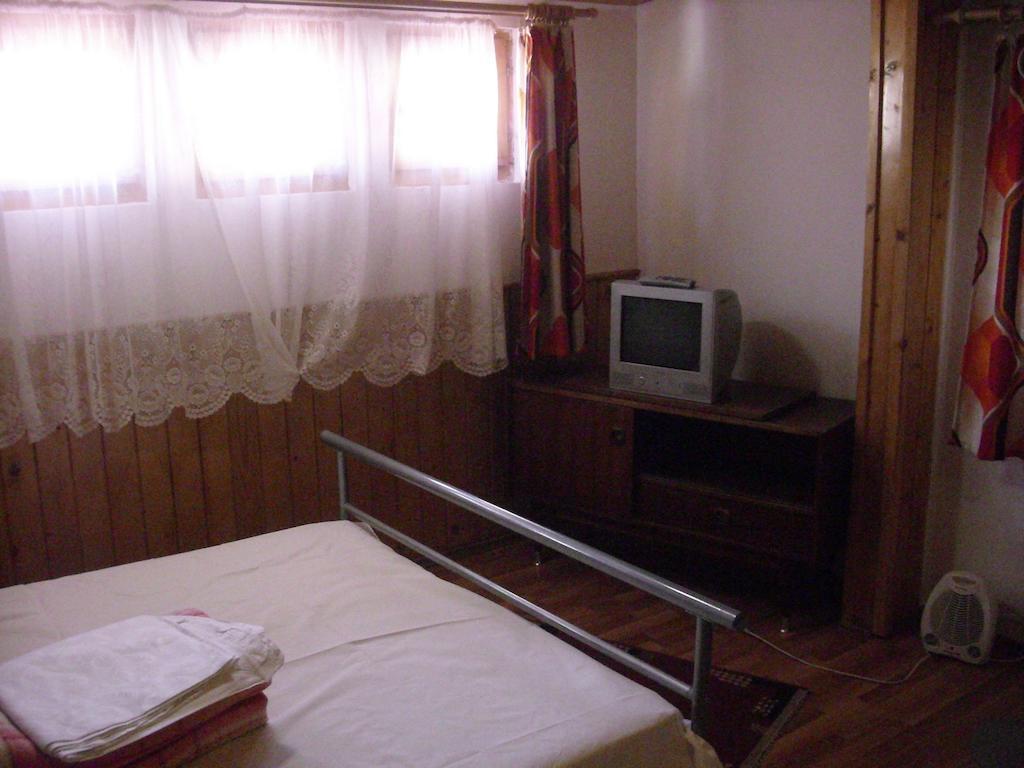 Pensiunea Montan Buşteni Camera foto