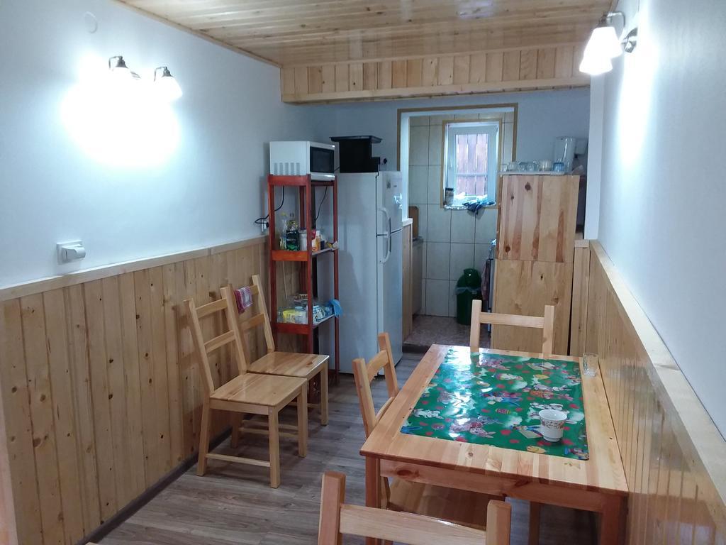 Pensiunea Montan Buşteni Esterno foto